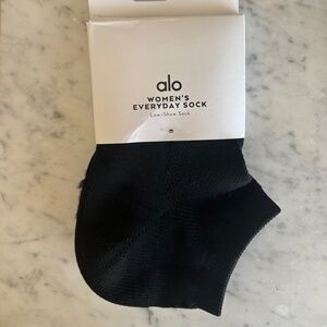 Alo Yoga Women’s Everyday Low Show Socks Black Size M/L NWT